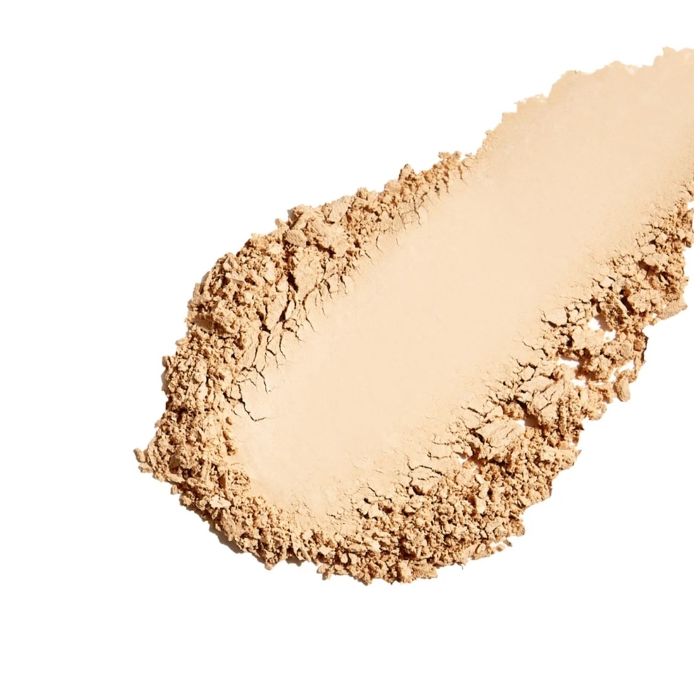 4/25 bundle item. Luna Magic Soft Perfection Foundation Powder In Light